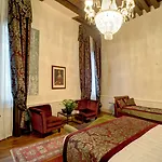 Casa Verardo Residenza D'epoca Hotel 3*
